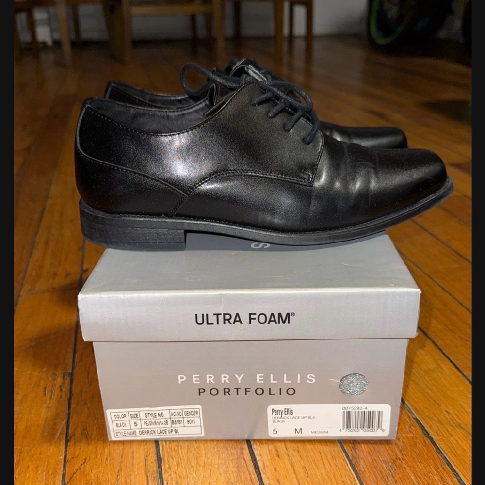 Perry Ellis Men's Classic Black Leather Oxfords